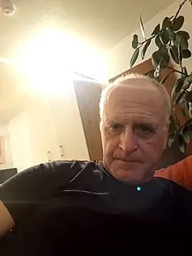 Snapshot of Milkasahne64 chatting on November 13, 9:58 pm Milkasahne64 online show from November 13, 9:58 pm