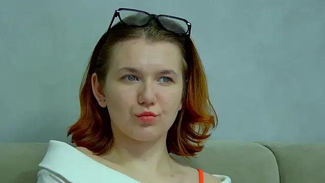 Snapshot of LessySmith chatting on March 15, 4:29 am LessySmith online show from March 15, 4:29 am