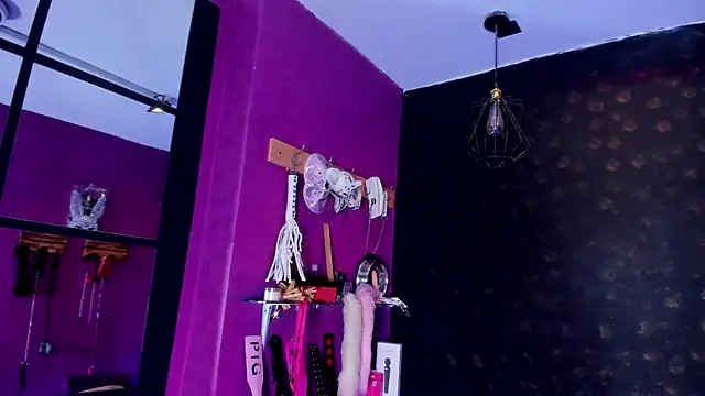 Alexa Slave online show from December 1, 7:30 pm