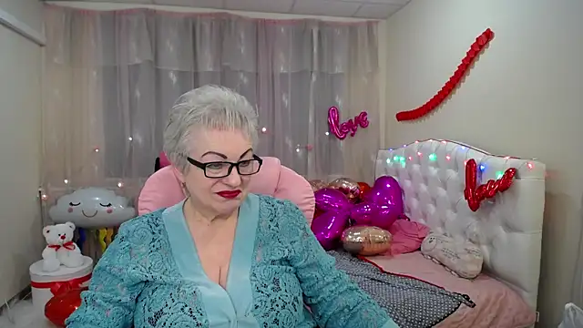 KayleSmoll online show from February 1, 1:44 am