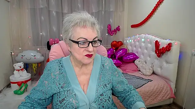 KayleSmoll online show from February 2, 1:55 am