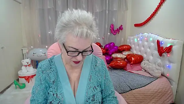 KayleSmoll online show from February 9, 4:25 am