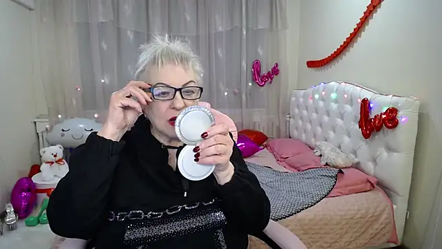 KayleSmoll online show from February 19, 4:55 am