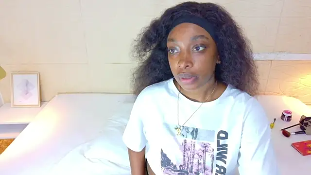 Snapshot of Shamiraa_moore chatting on October 9, 7:56 pm Shamiraa moore online show from October 9, 7:56 pm