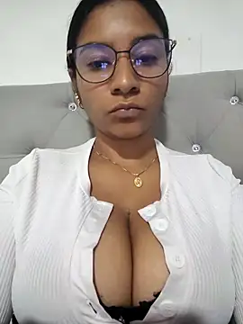 Snapshot of Sofythom1 chatting on March 15, 12:27 am Sofythom1 online show from March 15, 12:27 am