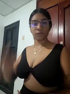 Snapshot of Sofythom1 chatting on April 10, 1:44 am Sofythom1 online show from April 10, 1:44 am