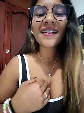 Snapshot of Sofythom1 chatting on May 6, 3:35 am Sofythom1 online show from May 6, 3:35 am