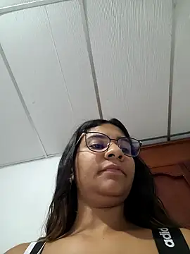 Snapshot of Sofythom1 chatting on May 29, 1:58 am Sofythom1 online show from May 29, 1:58 am