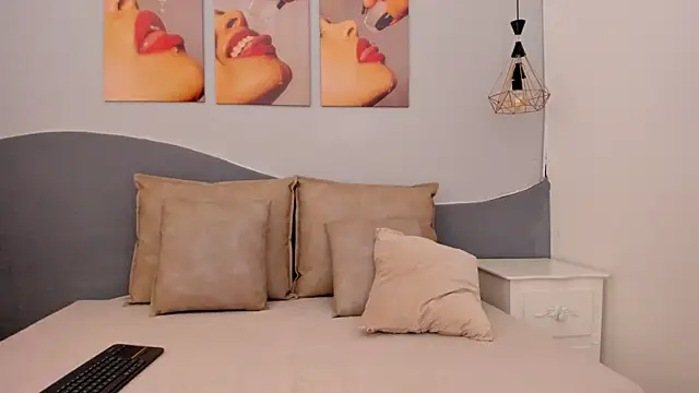 MarianaSanz online show from November 8, 1:11 pm