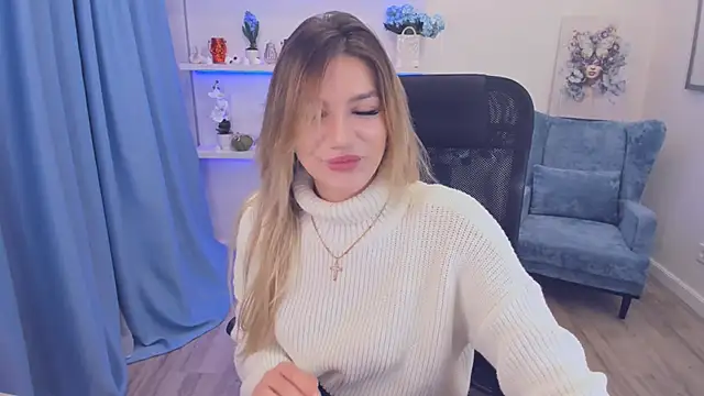 Snapshot of SelenaeMoore chatting on October 22, 3:29 am SelenaeMoore online show from October 22, 3:29 am