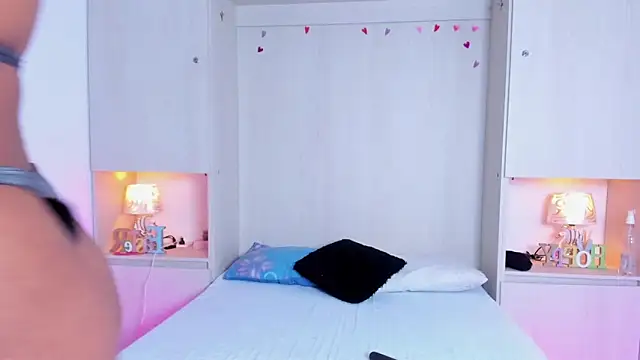 KendallRosse1 online show from December 18, 12:44 pm