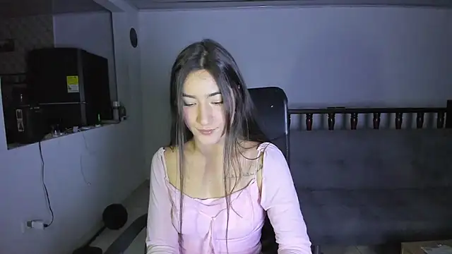 Snapshot of Amelie__88 chatting on December 7, 10:28 pm Amelie 88 online show from December 7, 10:28 pm