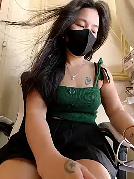 Snapshot of lyna_bl chatting on March 3, 9:00 am lyna bl online show from March 3, 9:00 am