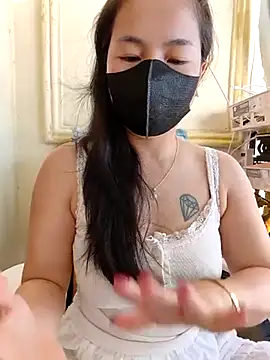 Snapshot of lyna_bl chatting on March 9, 1:25 am lyna bl online show from March 9, 1:25 am