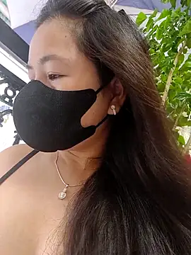 Snapshot of lyna_bl chatting on September 11, 12:00 am lyna bl online show from September 11, 12:00 am