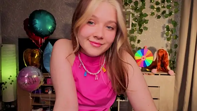 Snapshot of luna_cross chatting on June 11, 5:00 pm luna cross online show from June 11, 5:00 pm