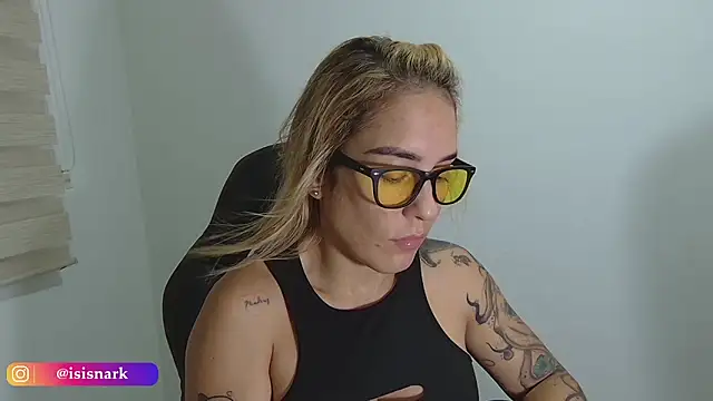 Snapshot of Isis69_ chatting on February 19, 11:56 pm Isis69 online show from February 19, 11:56 pm