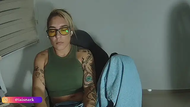 Snapshot of Isis69_ chatting on February 28, 1:28 am Isis69 online show from February 28, 1:28 am