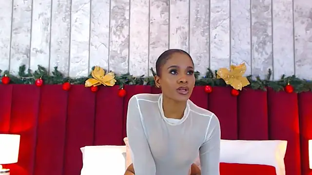 Snapshot of AngelinaBoss chatting on December 24, 12:33 am AngelinaBoss online show from December 24, 12:33 am
