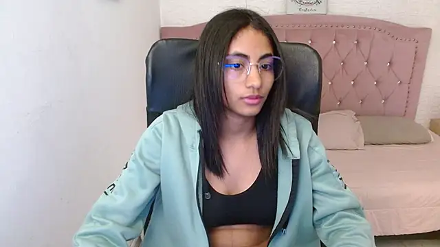 shaneelle online show from February 13, 6:20 am