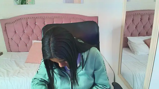 shaneelle online show from September 9, 3:06 am