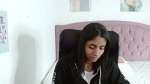 shaneelle online show from September 15, 3:06 am