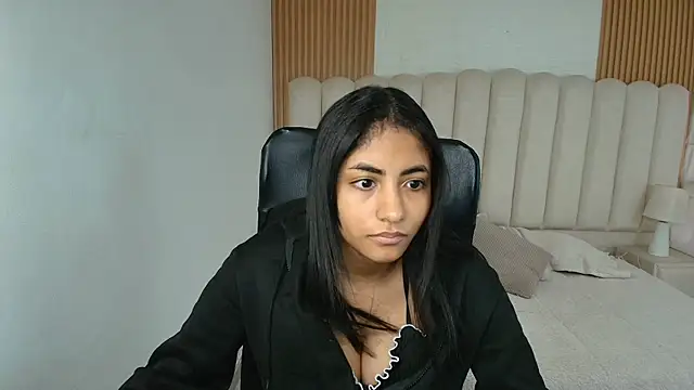 shaneelle online show from April 25, 12:08 pm