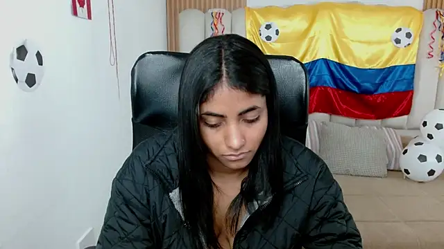 shaneelle online show from June 22, 3:31 pm