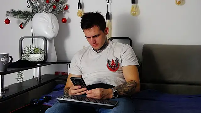 Snapshot of CarterCole chatting on January 17, 7:41 am CarterCole online show from January 17, 7:41 am