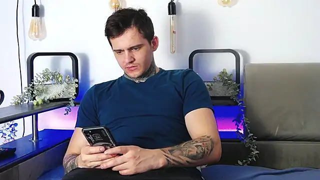 Snapshot of CarterCole chatting on January 31, 8:01 am CarterCole online show from January 31, 8:01 am