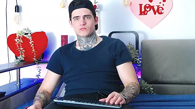 Snapshot of CarterCole chatting on February 6, 6:51 am CarterCole online show from February 6, 6:51 am