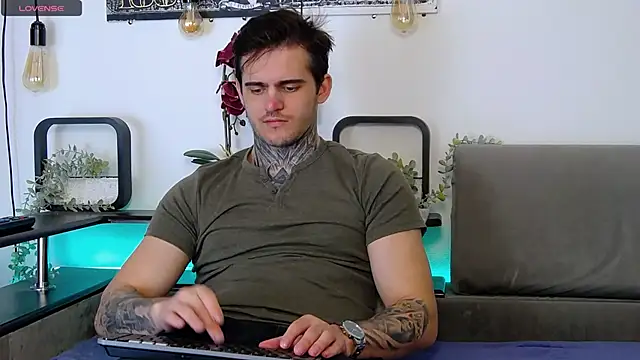 Snapshot of CarterCole chatting on March 8, 8:11 am CarterCole online show from March 8, 8:11 am