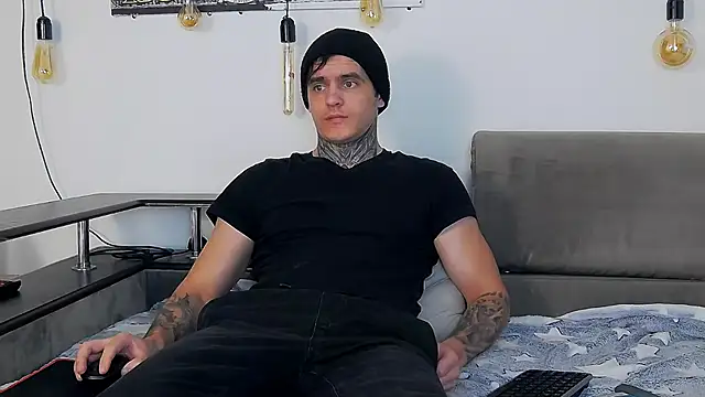 CarterCole online show from December 19, 12:45 pm