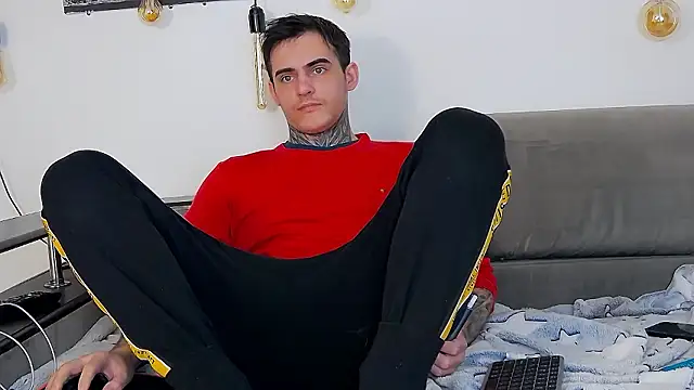 CarterCole online show from February 3, 12:43 pm