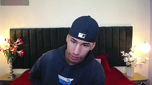 soft attraction online show from February 18, 7:54 pm