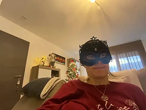 Snapshot of Marilou1983 chatting on December 22, 1:55 pm Marilou1983 online show from December 22, 1:55 pm