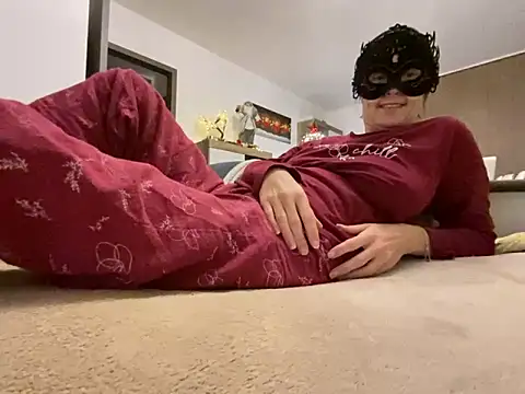 Snapshot of Marilou1983 chatting on January 7, 5:53 pm Marilou1983 online show from January 7, 5:53 pm