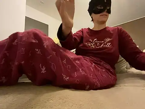 Snapshot of Marilou1983 chatting on January 7, 9:46 pm Marilou1983 online show from January 7, 9:46 pm