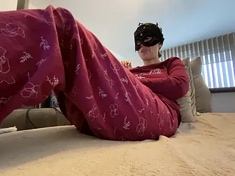 Snapshot of Marilou1983 chatting on February 11, 1:20 pm Marilou1983 online show from February 11, 1:20 pm