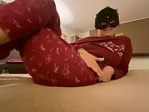 Snapshot of Marilou1983 chatting on March 13, 9:37 pm Marilou1983 online show from March 13, 9:37 pm