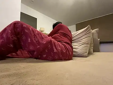 Snapshot of Marilou1983 chatting on September 12, 8:42 pm Marilou1983 online show from September 12, 8:42 pm