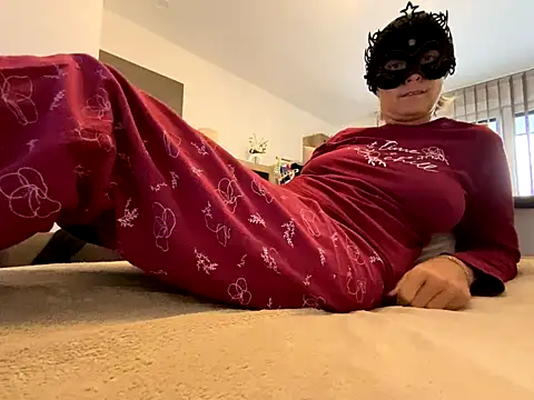 Snapshot of Marilou1983 chatting on October 2, 7:37 am Marilou1983 online show from October 2, 7:37 am