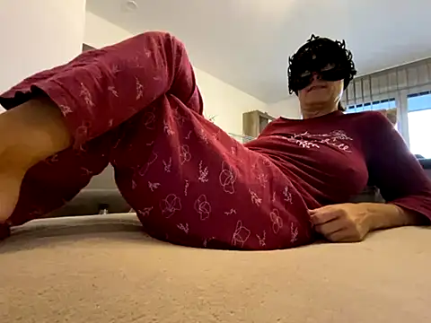 Snapshot of Marilou1983 chatting on October 12, 6:23 am Marilou1983 online show from October 12, 6:23 am