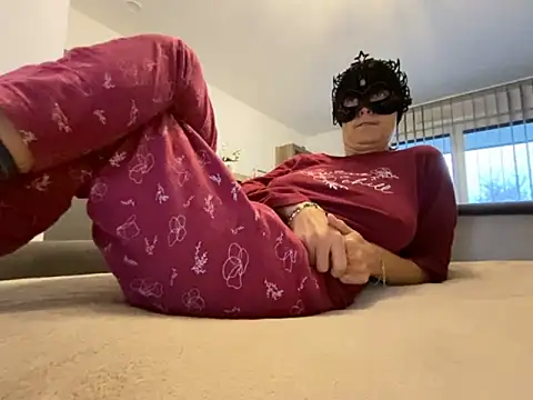 Snapshot of Marilou1983 chatting on October 16, 6:47 am Marilou1983 online show from October 16, 6:47 am