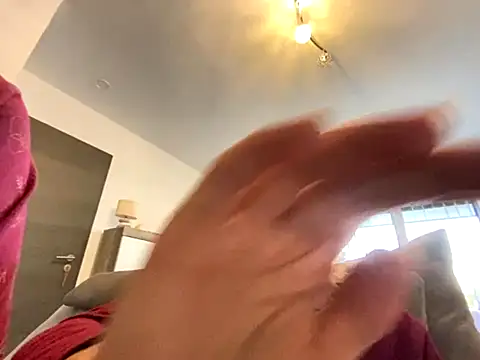 Snapshot of Marilou1983 chatting on October 31, 2:51 pm Marilou1983 online show from October 31, 2:51 pm