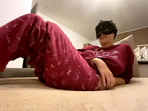 Marilou1983 online show from November 18, 6:01 pm