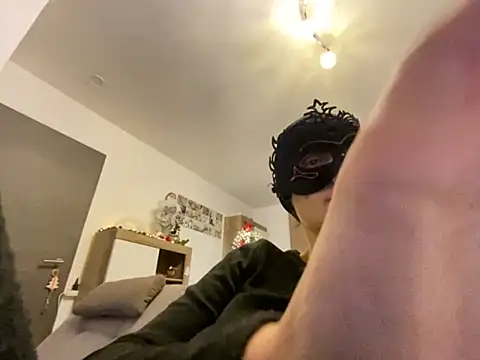 Marilou1983 online show from December 2, 9:32 pm