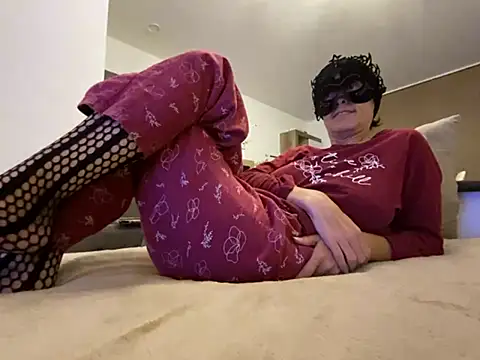Snapshot of Marilou1983 chatting on May 6, 8:36 pm Marilou1983 online show from May 6, 8:36 pm
