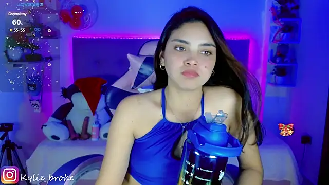 Snapshot of Kylie_brokee chatting on December 20, 3:14 am Kylie brokee online show from December 20, 3:14 am