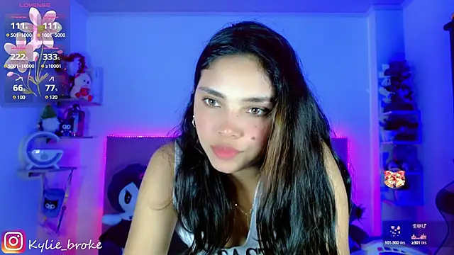 Snapshot of Kylie_brokee chatting on January 14, 12:11 am Kylie brokee online show from January 14, 12:11 am